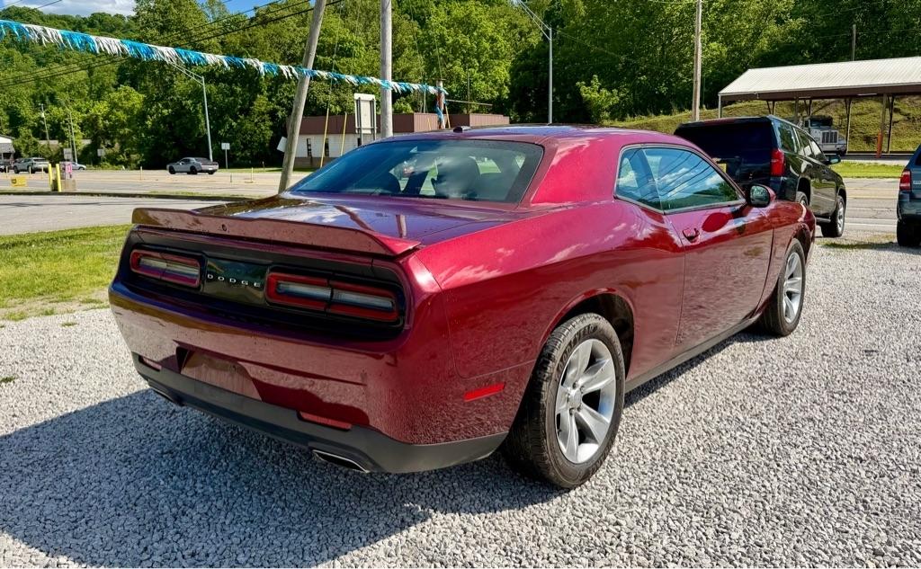 Dodge Challenger SXT RWD 2021
