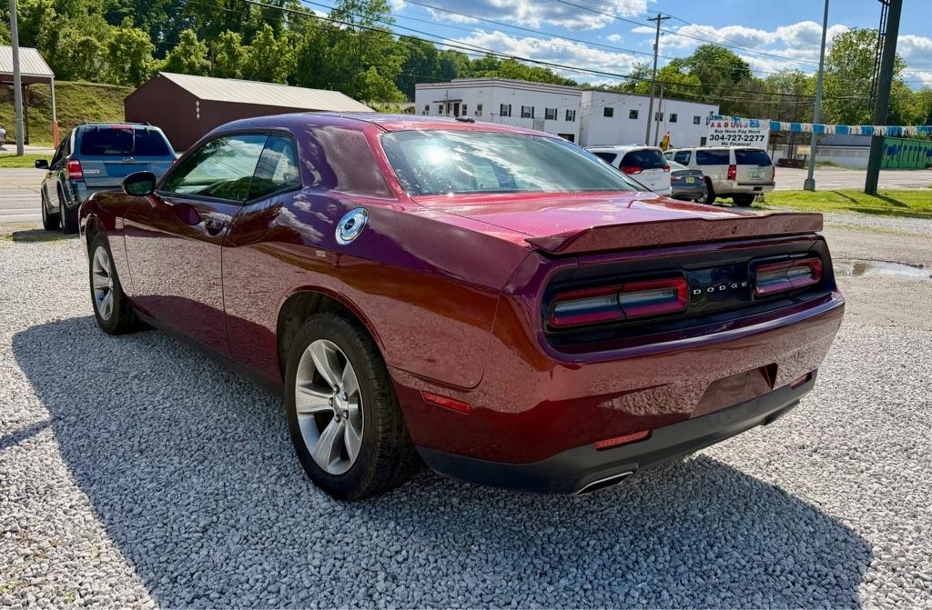 Dodge Challenger SXT RWD 2021