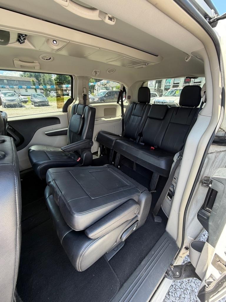 Chrysler Town & Country 4dr Wgn Touring 2013