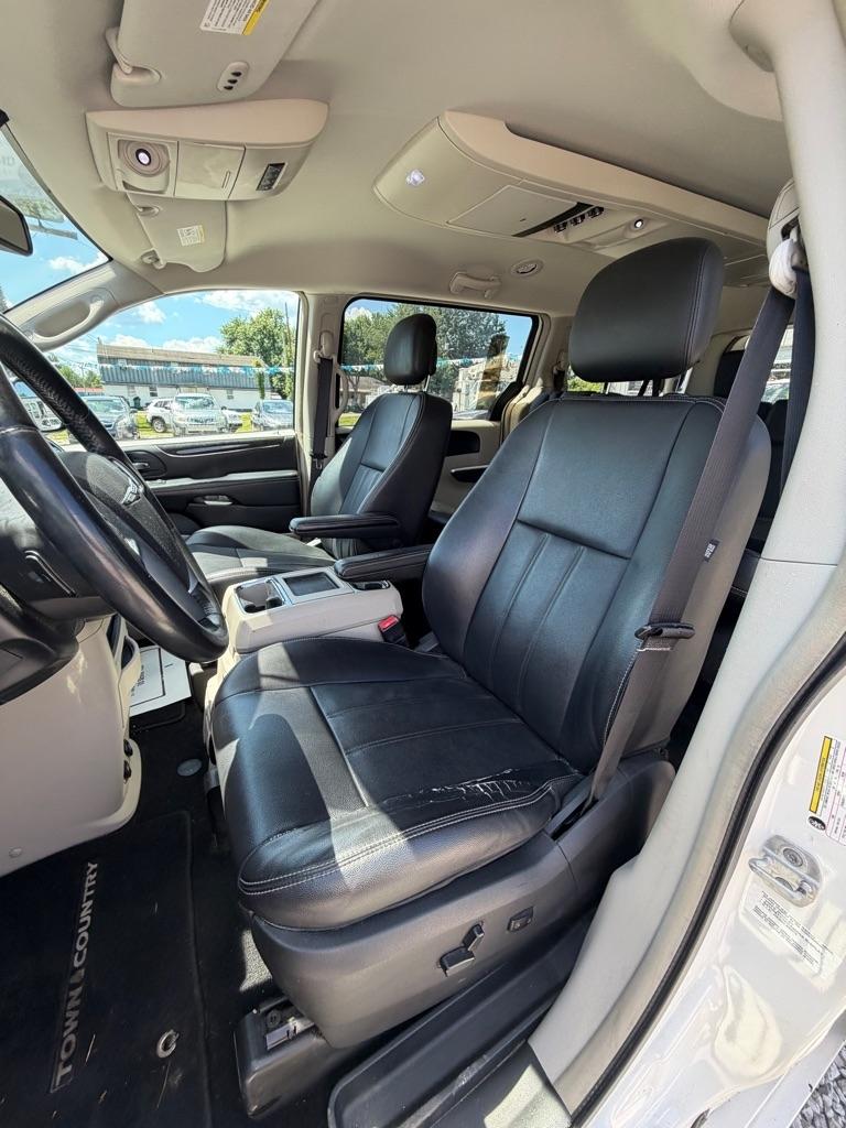 Chrysler Town & Country 4dr Wgn Touring 2013