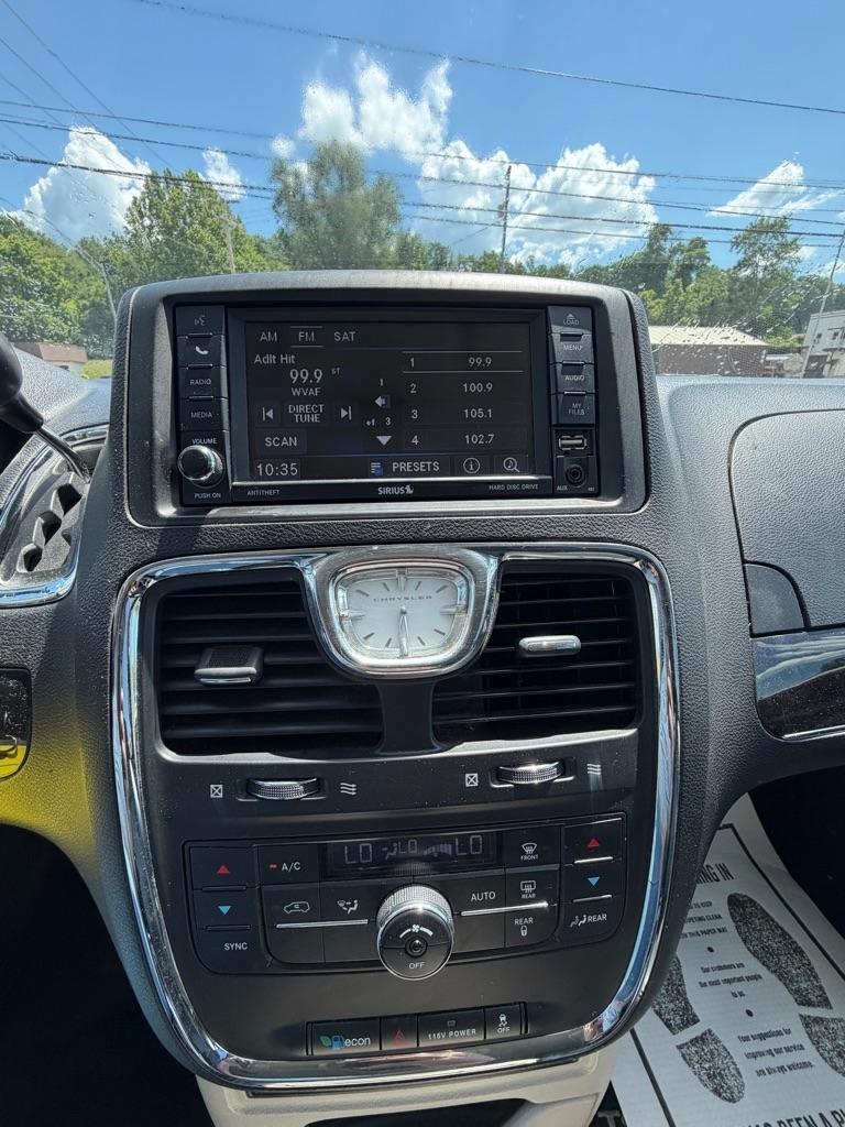 Chrysler Town & Country 4dr Wgn Touring 2013