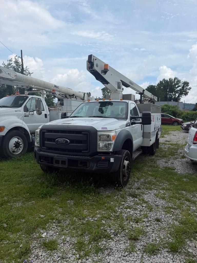 Ford Super Duty F-450 DRW 2WD Reg Cab 141" WB 60" CA XLT 2014