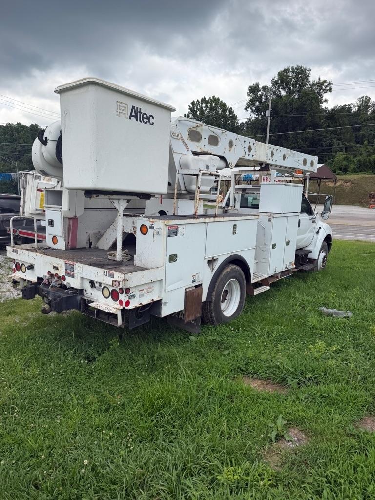 Ford Super Duty F-750 Straight Frame Reg Cab XLT 2011
