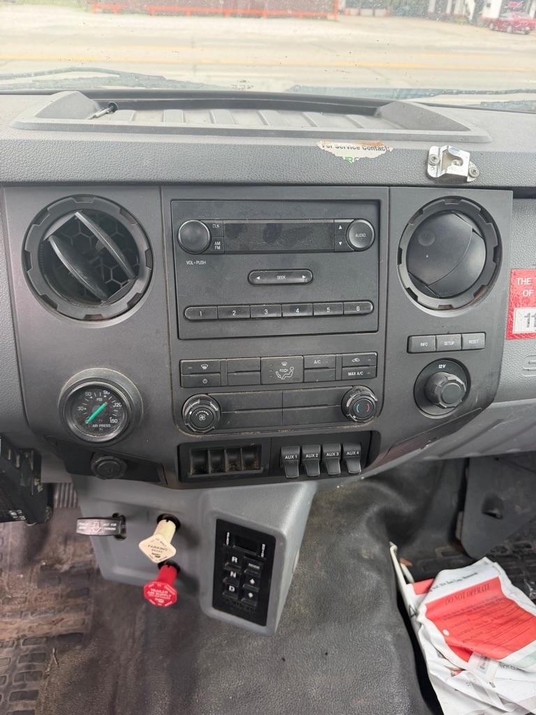 Ford Super Duty F-750 Straight Frame Reg Cab XLT 2011