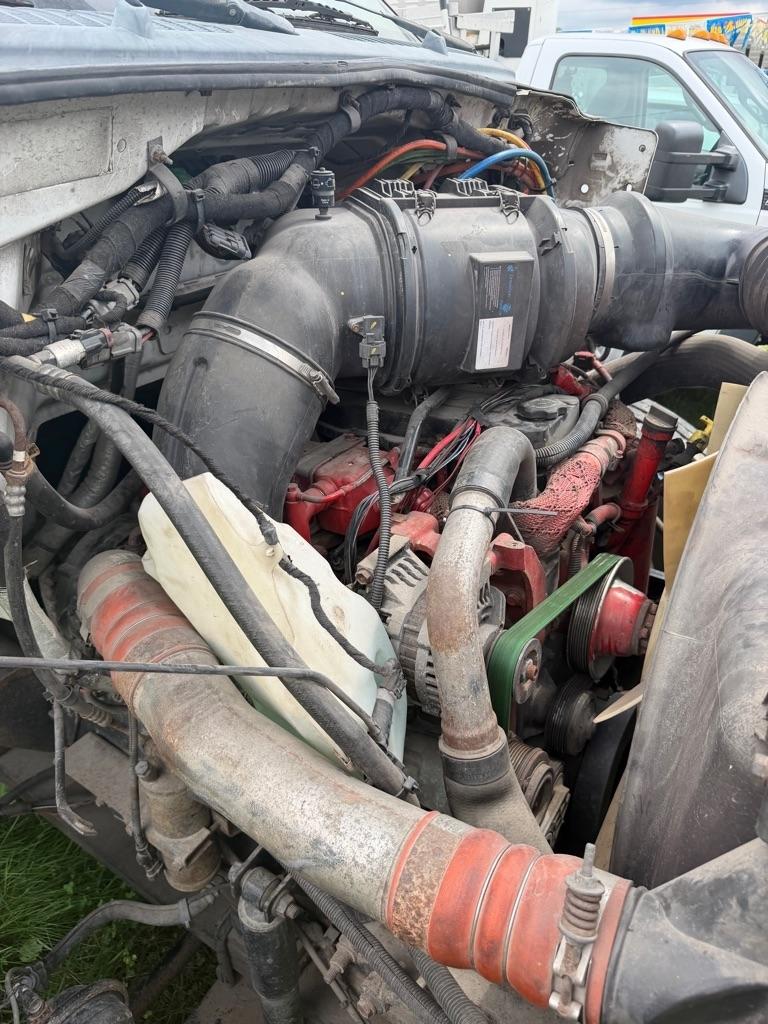 Ford Super Duty F-750 Straight Frame Reg Cab XLT 2011