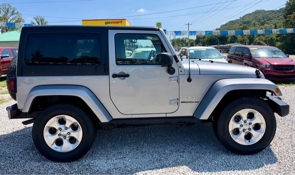 Jeep Wrangler 4WD 2dr Sahara 2013