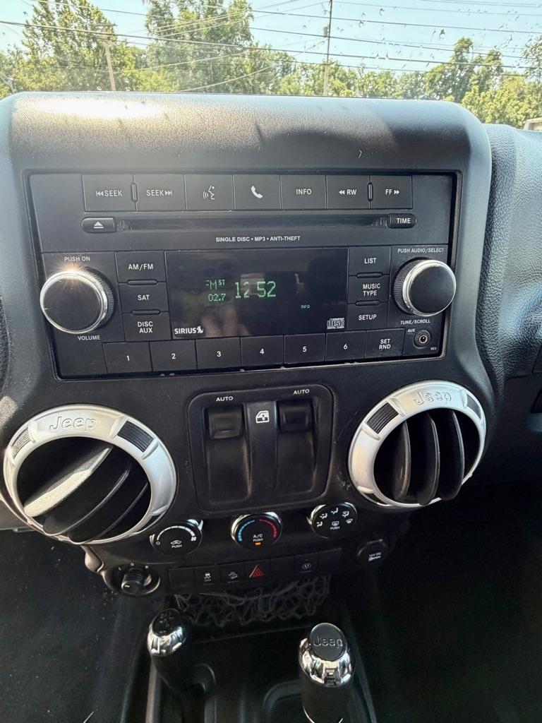 Jeep Wrangler 4WD 2dr Sahara 2013