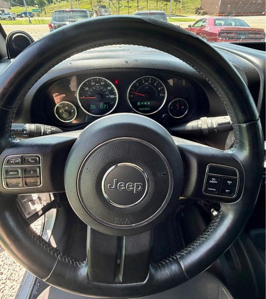Jeep Wrangler 4WD 2dr Sahara 2013