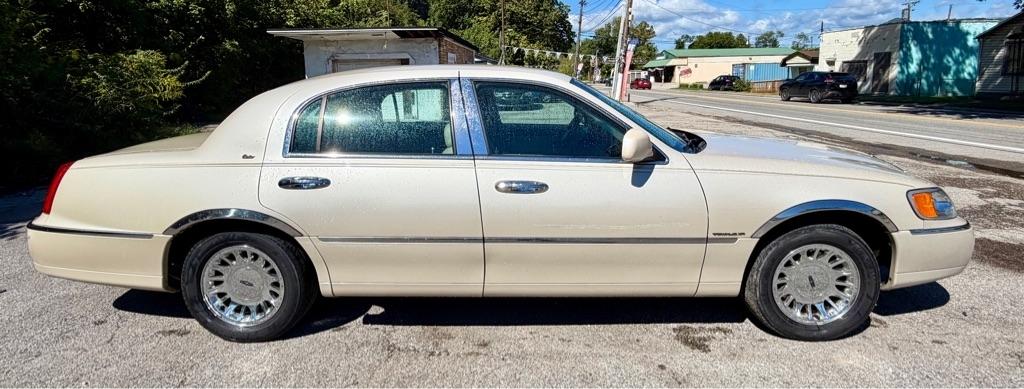 Lincoln Town Car 4dr Sdn Cartier 2002