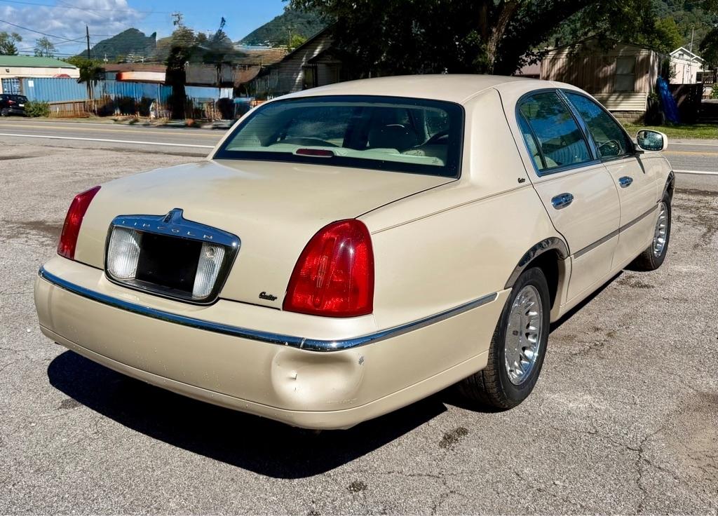 Lincoln Town Car 4dr Sdn Cartier 2002