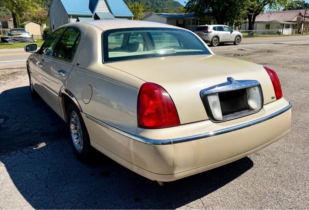 Lincoln Town Car 4dr Sdn Cartier 2002