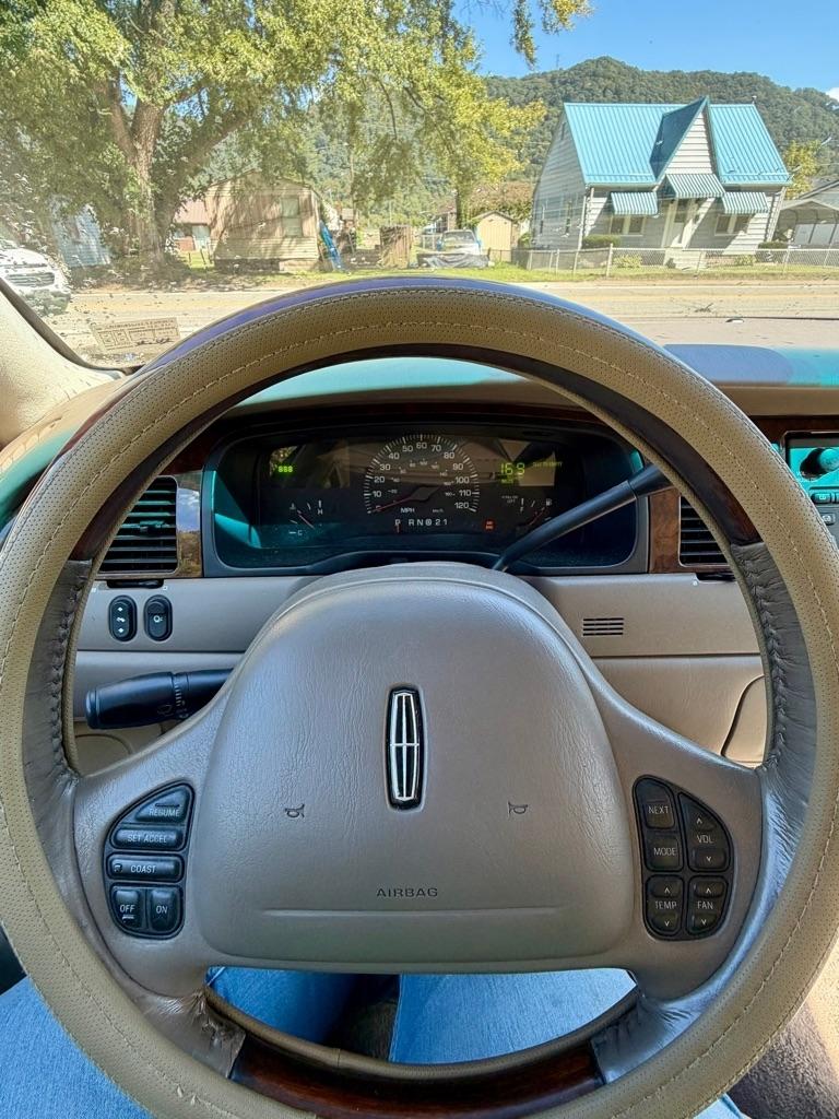 Lincoln Town Car 4dr Sdn Cartier 2002