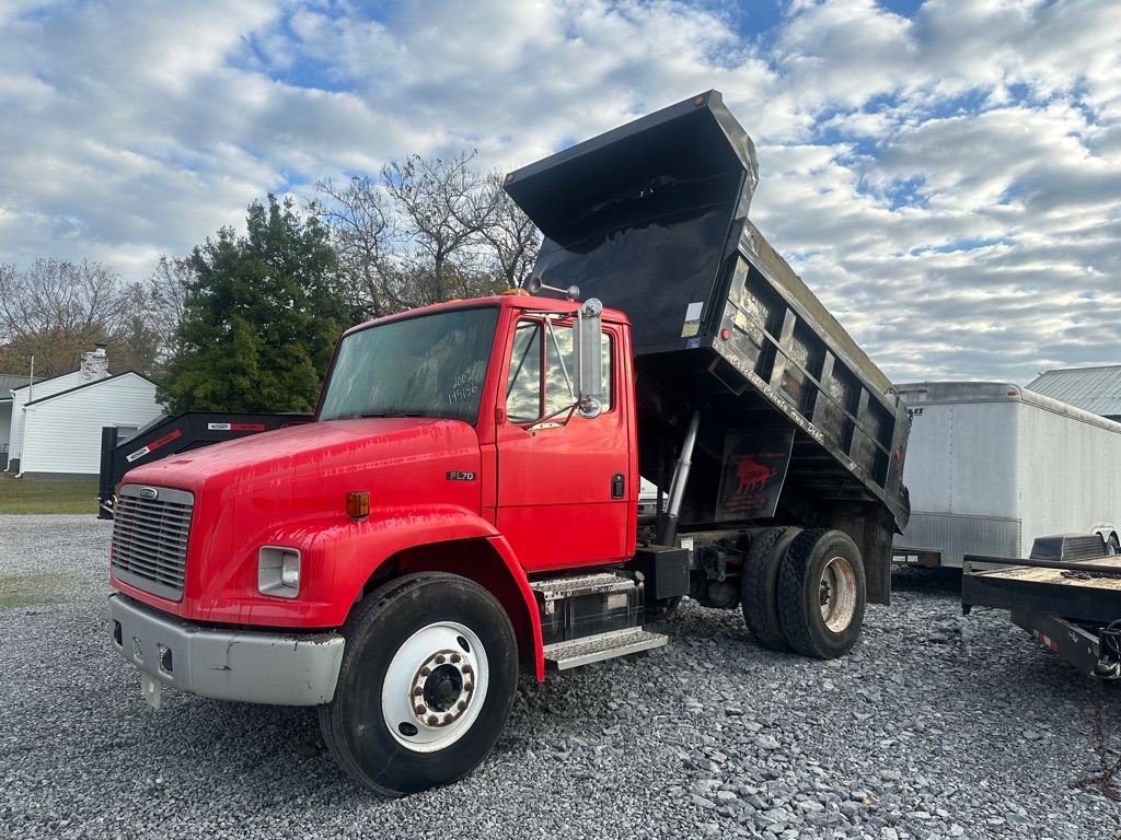 2002 Freightliner FL70 