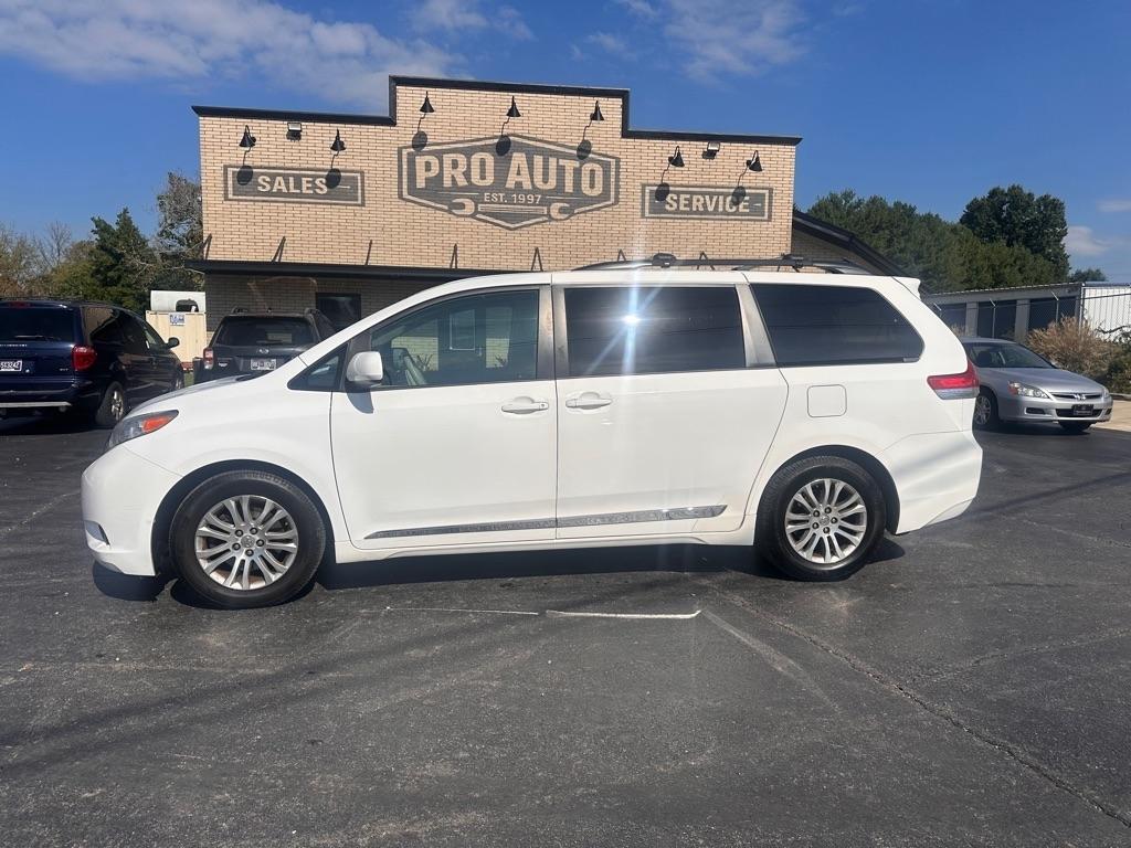 2011 Toyota Sienna XLE 8-Pass V6