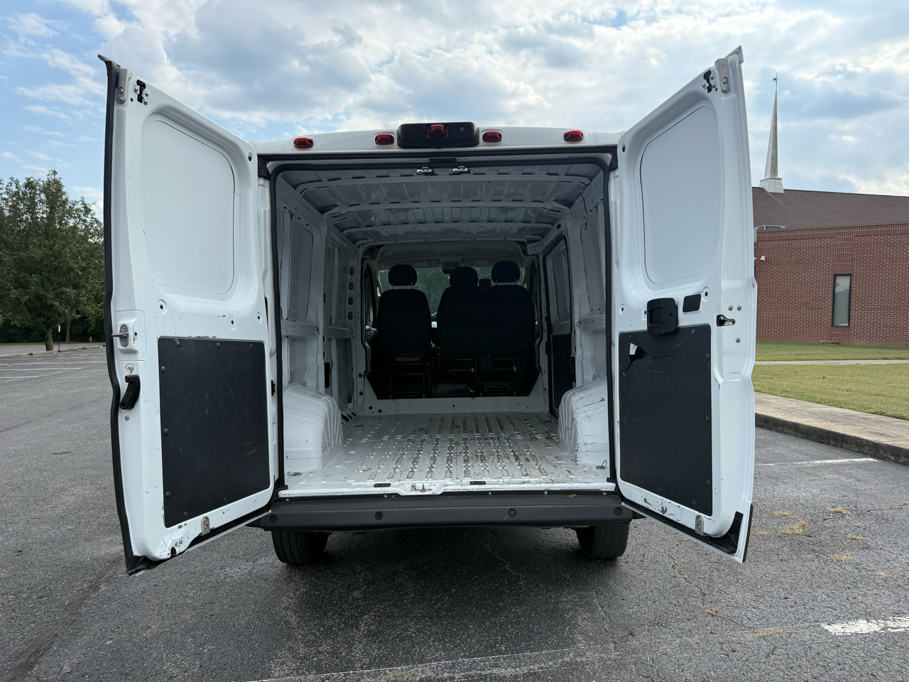 RAM Promaster 1500 Low Roof Tradesman 136-in. WB 2018