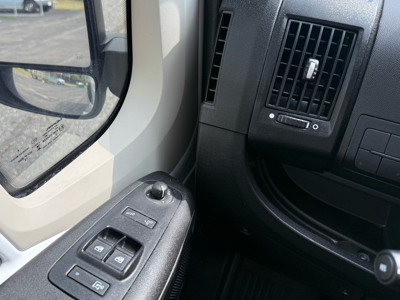 RAM Promaster 1500 Low Roof Tradesman 136-in. WB 2018