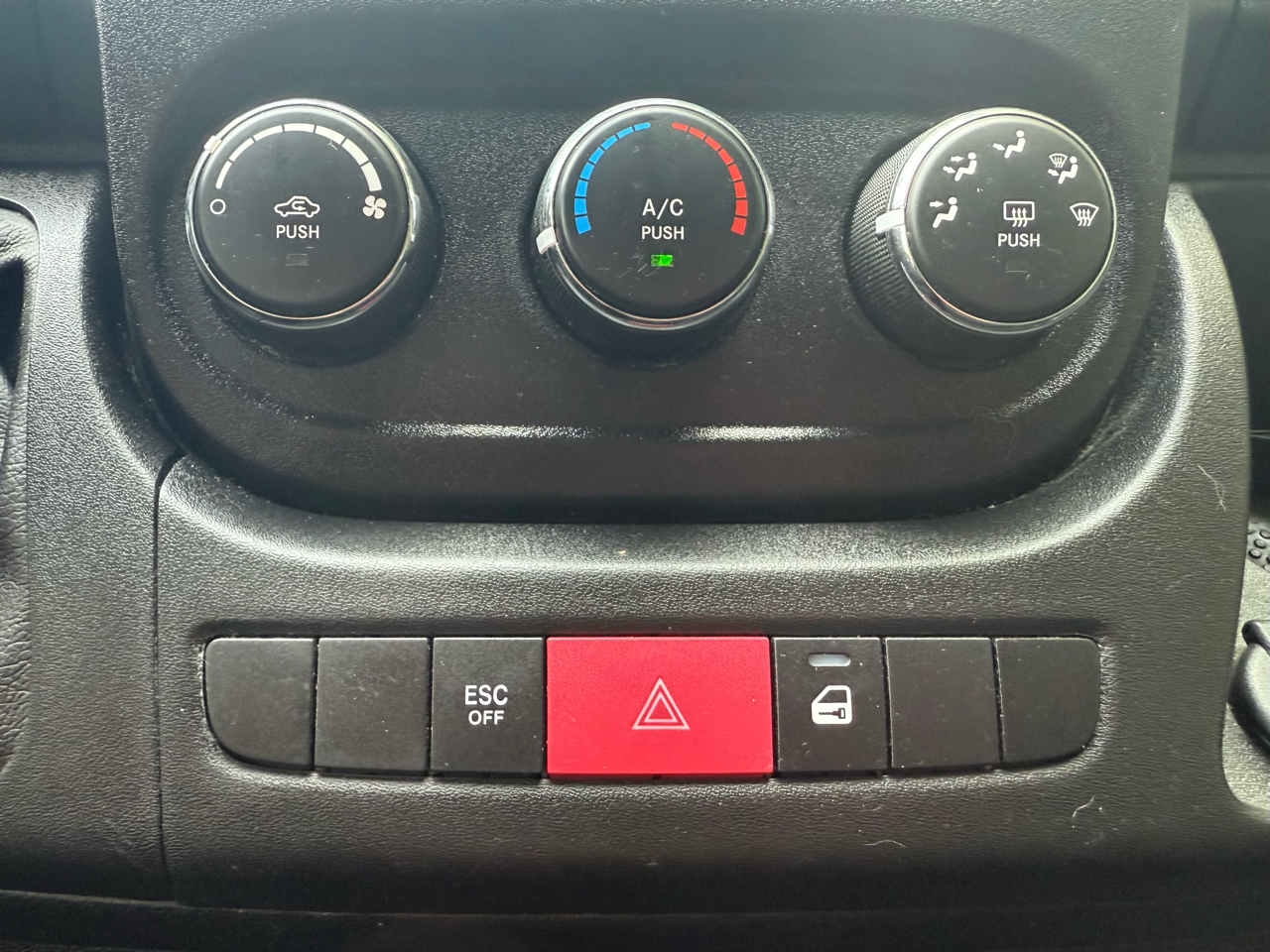 RAM Promaster 1500 Low Roof Tradesman 136-in. WB 2018