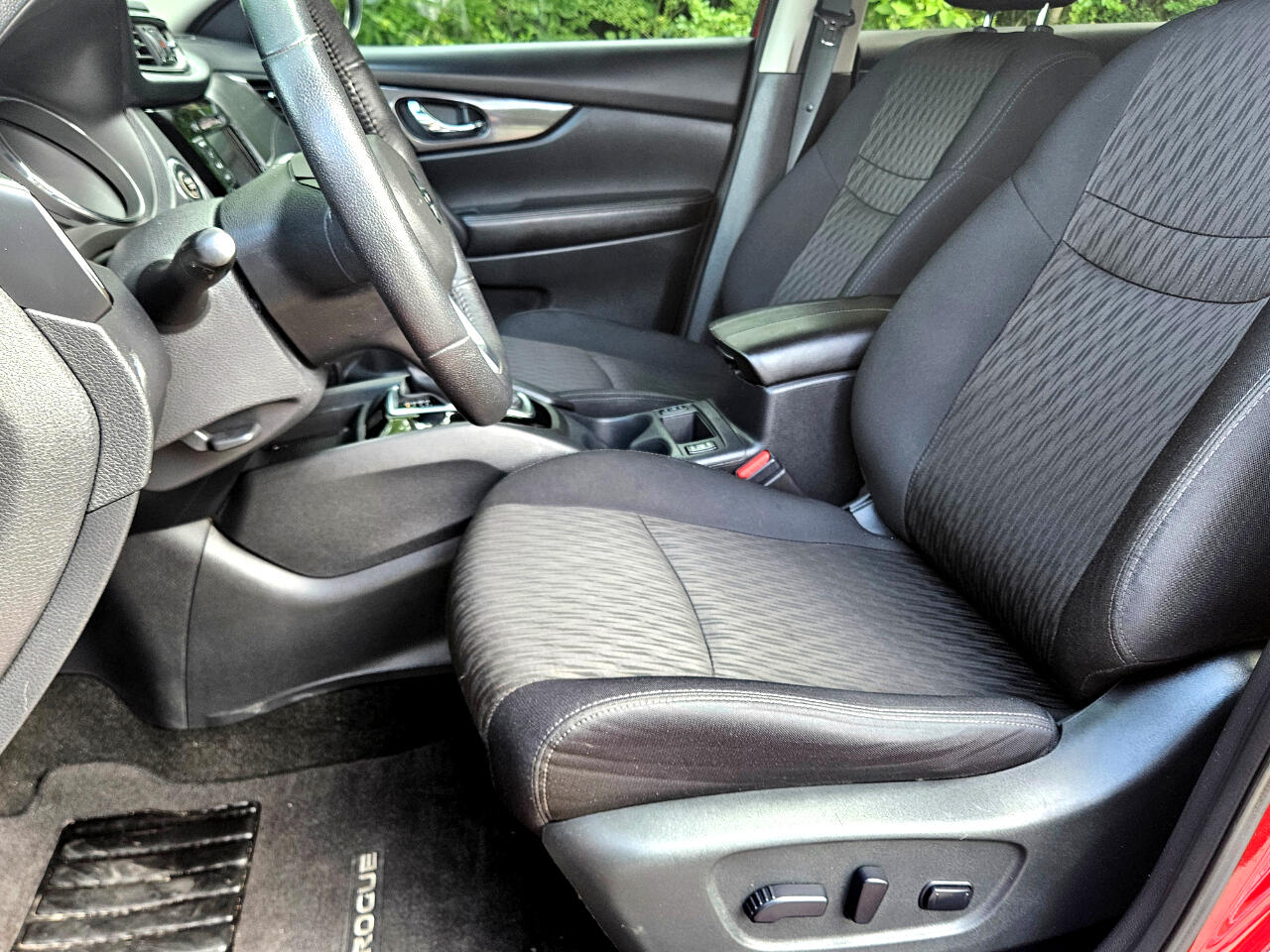 Nissan Rogue SV 4D SUV FWD 2019