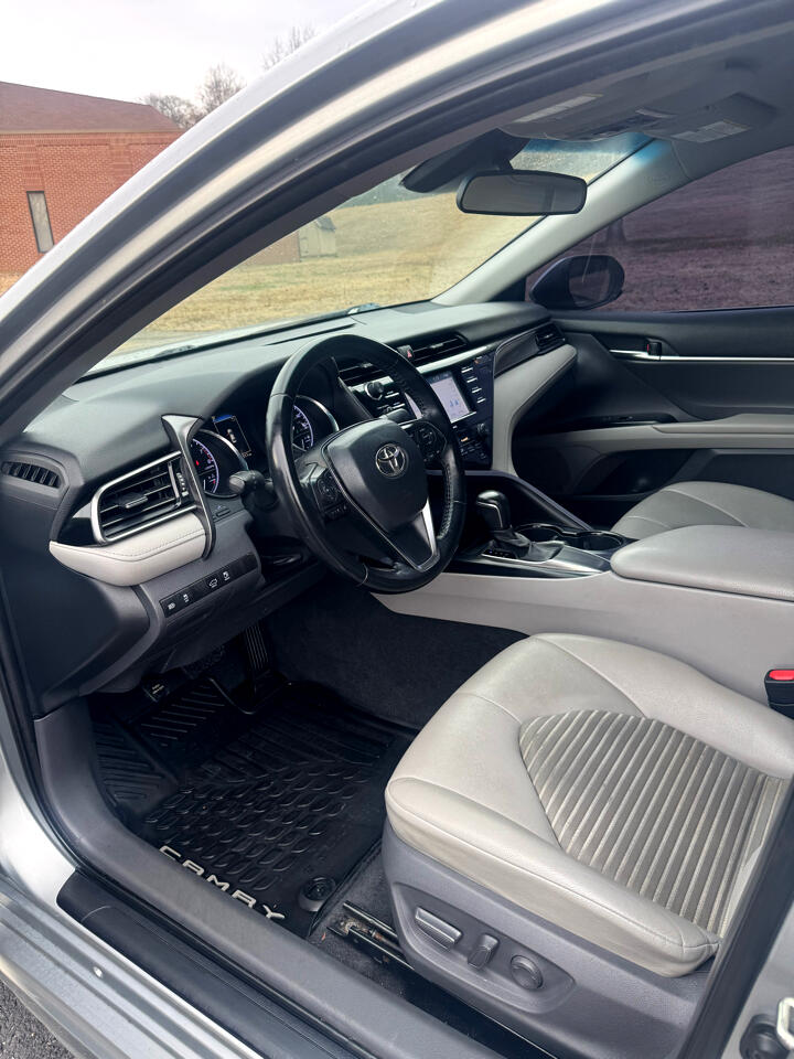 Toyota Camry SE 2020