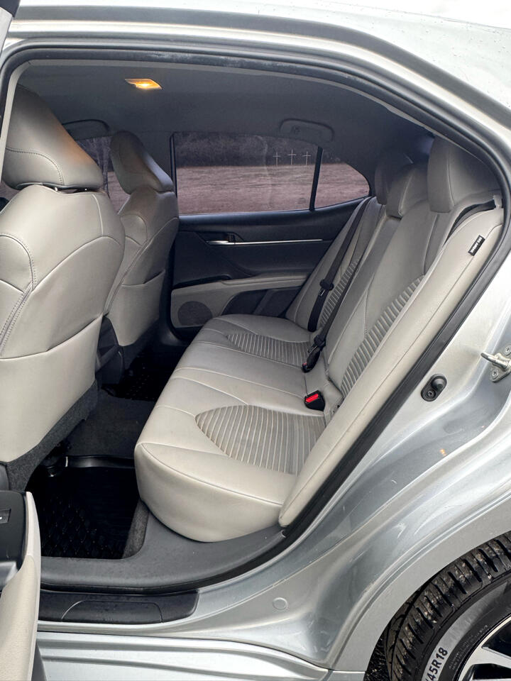 Toyota Camry SE 2020