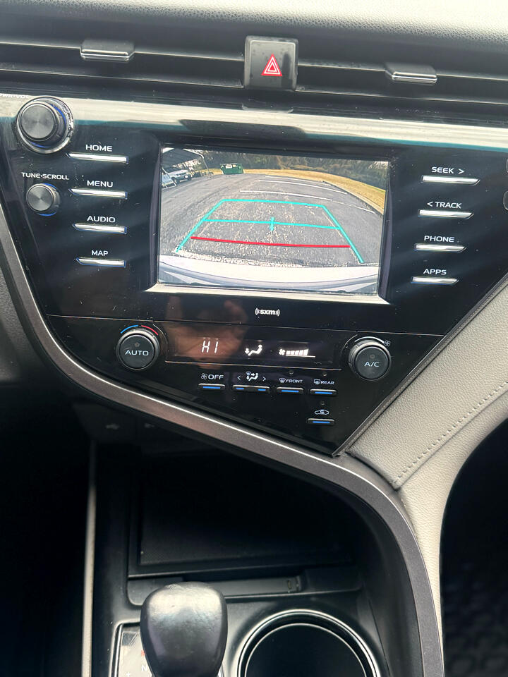 Toyota Camry SE 2020