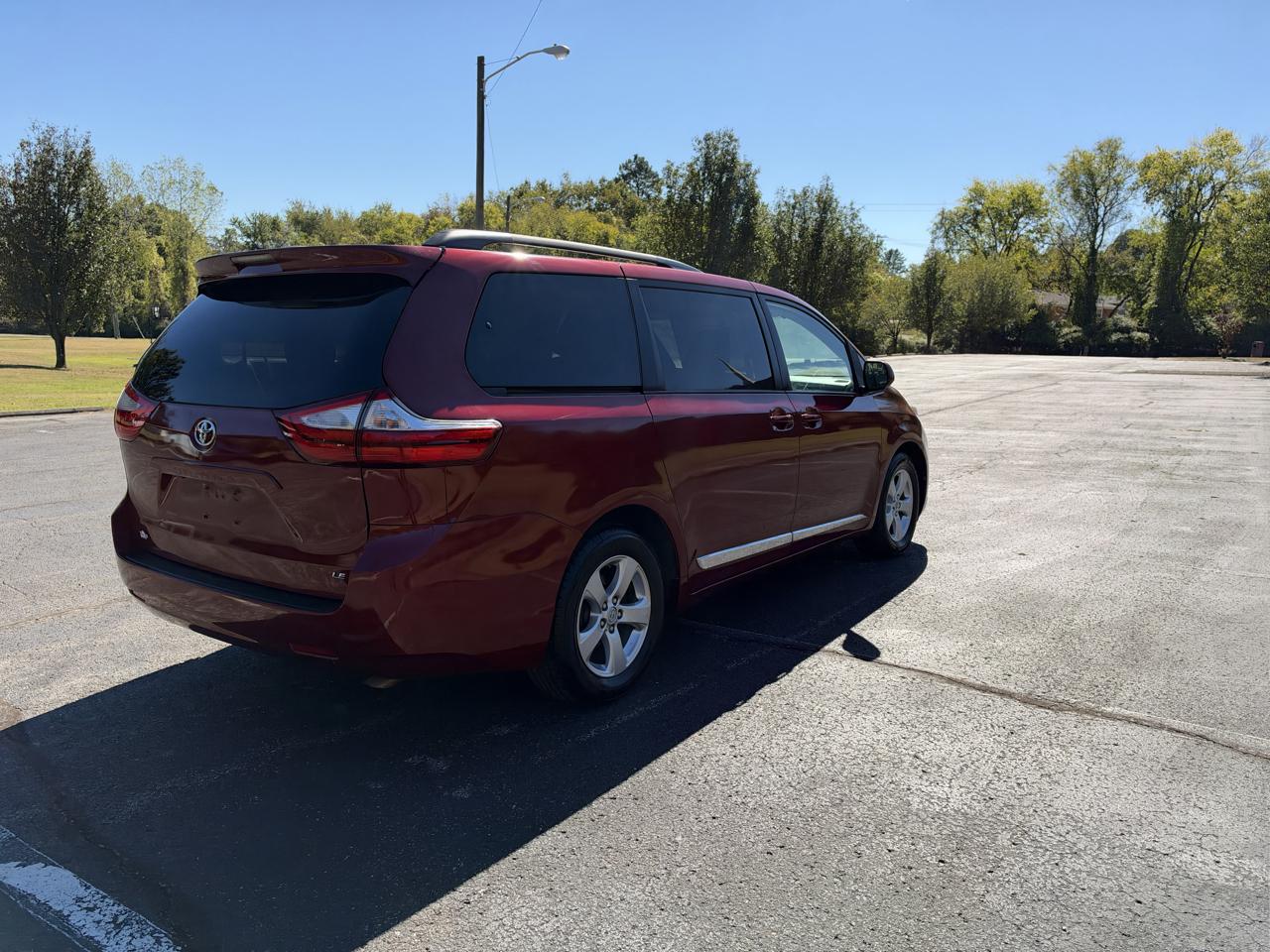 Toyota Sienna LE 8-Passenger 2017