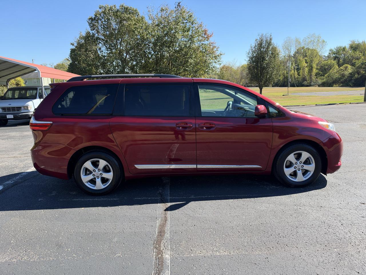 Toyota Sienna LE 8-Passenger 2017