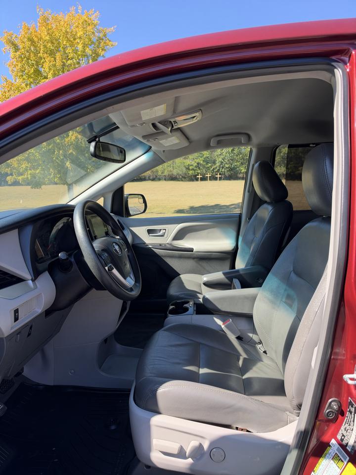Toyota Sienna LE 8-Passenger 2017