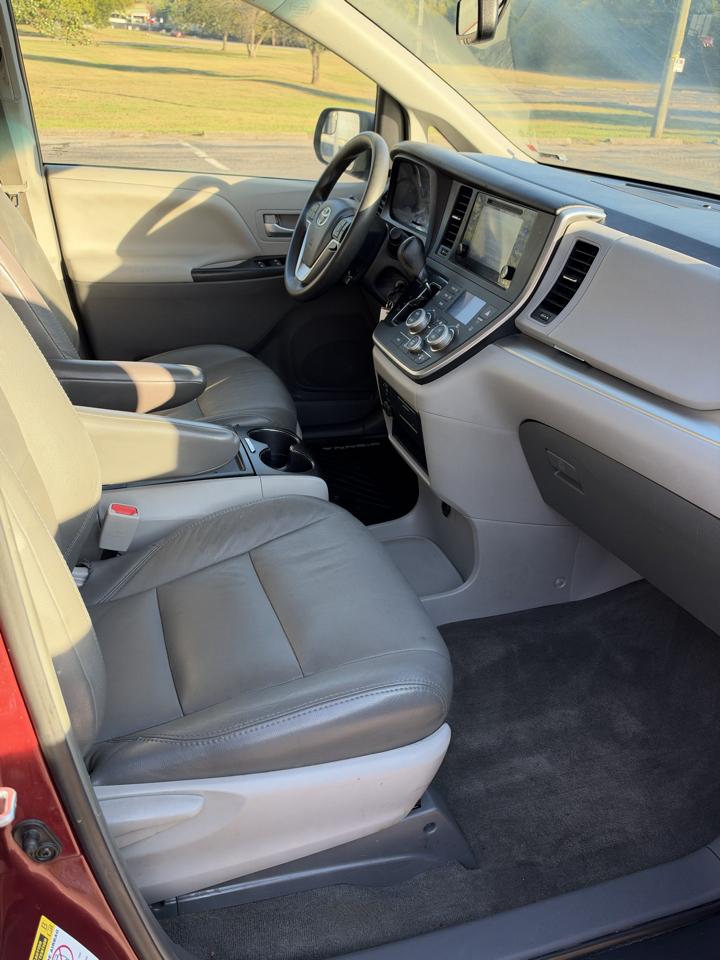 Toyota Sienna LE 8-Passenger 2017