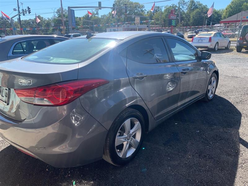 Hyundai Elantra  2013