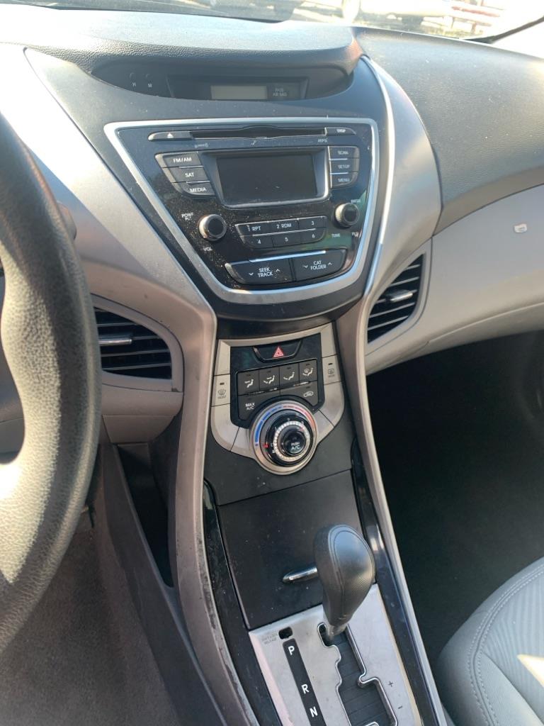 Hyundai Elantra  2013