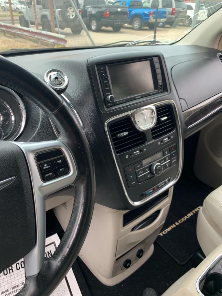 Chrysler Town & Country  2011