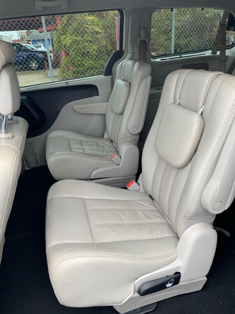 Chrysler Town & Country  2011