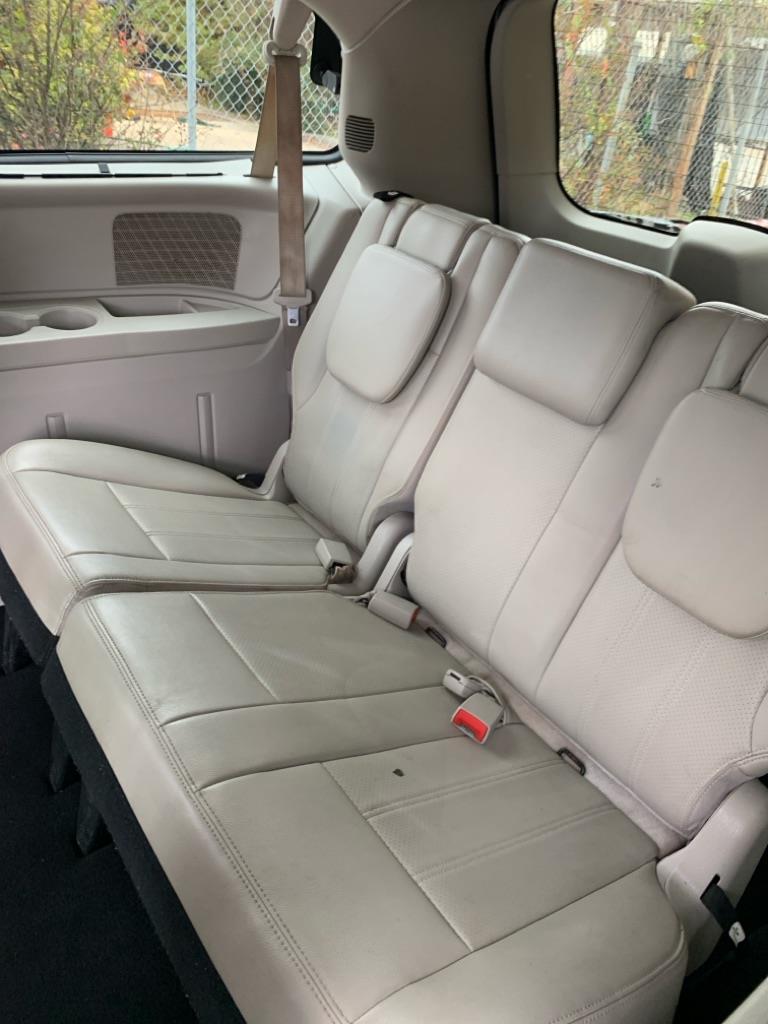 Chrysler Town & Country  2011