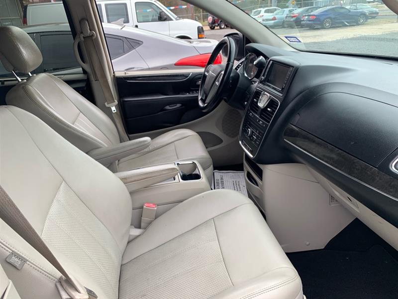 Chrysler Town & Country  2011