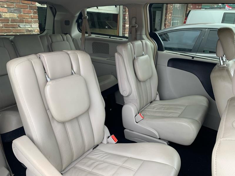 Chrysler Town & Country  2011