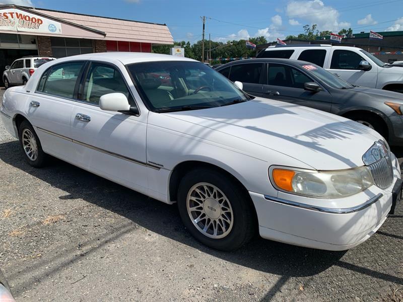 Lincoln Town Car  2001