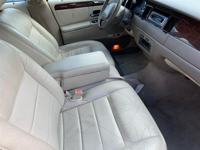 Lincoln Town Car  2001