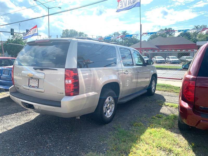 Chevrolet Suburban  2012