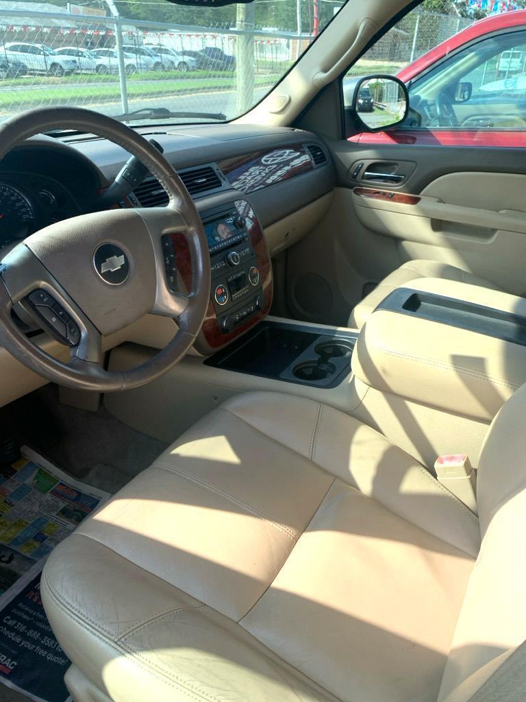 Chevrolet Suburban  2012