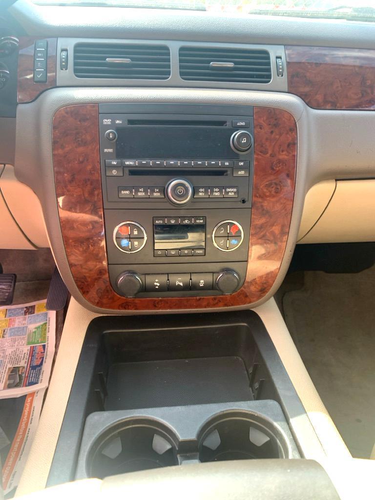 Chevrolet Suburban  2012