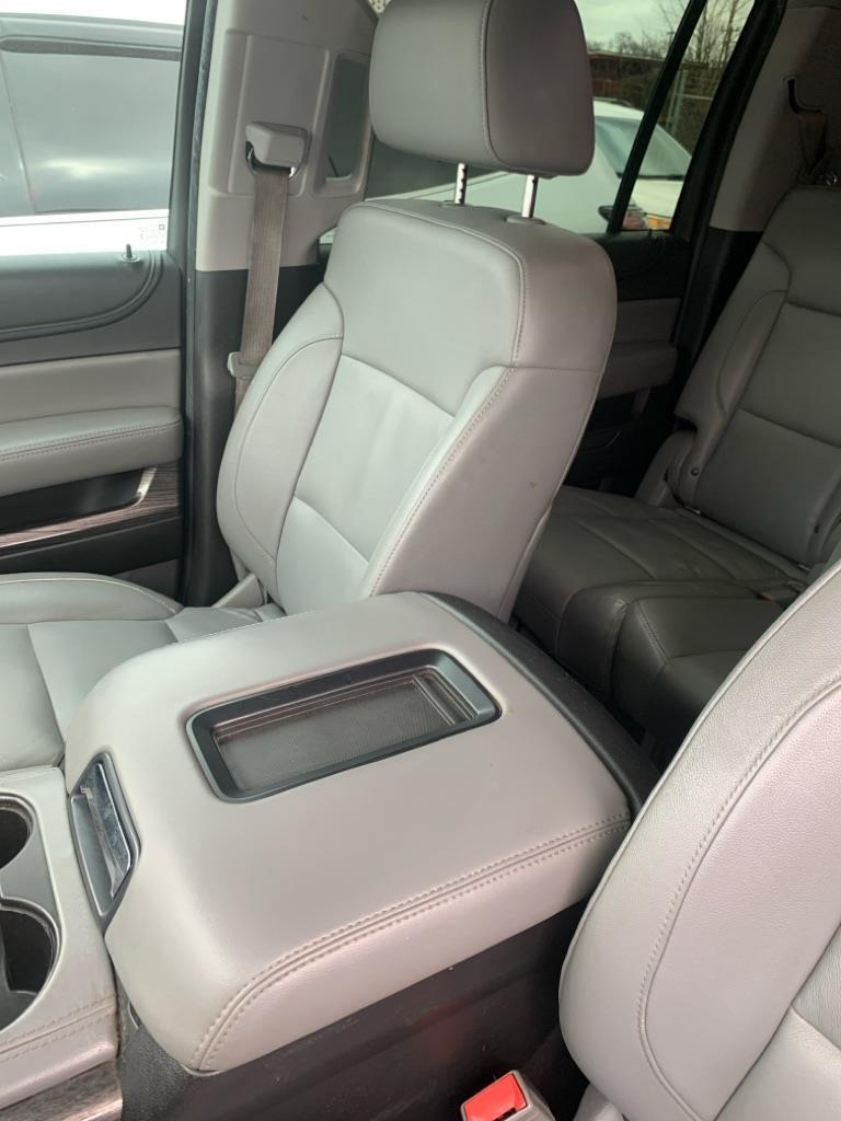 Chevrolet Suburban  2015
