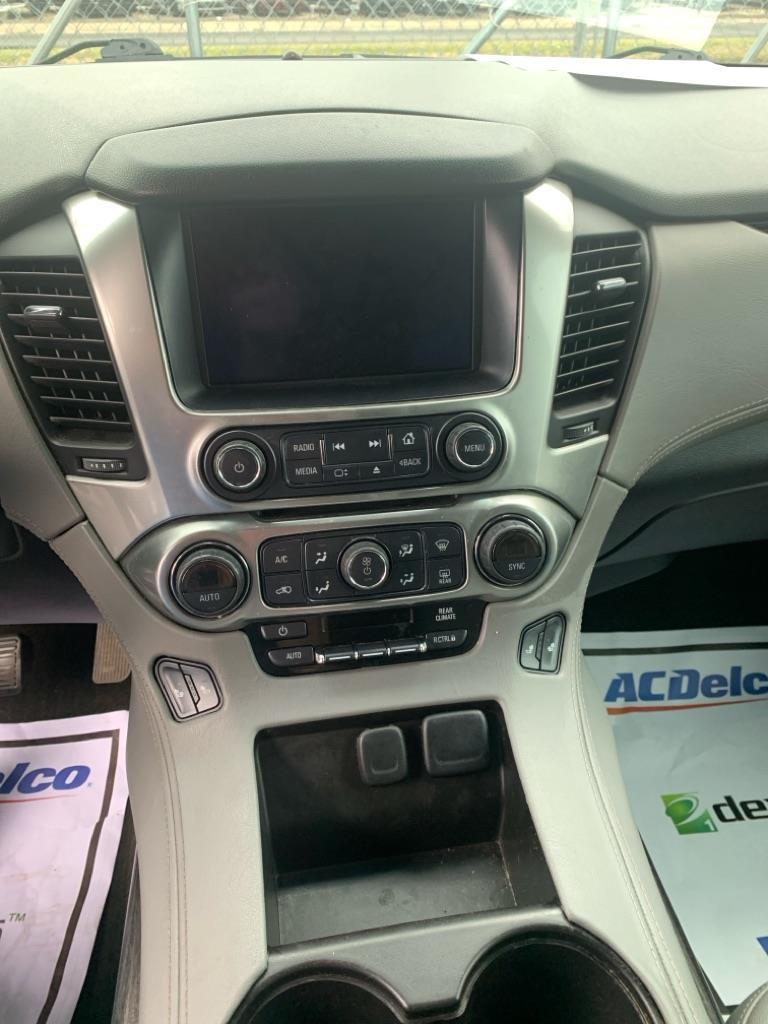 Chevrolet Suburban  2015