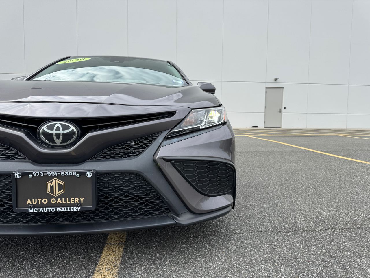 Toyota Camry SE 2020