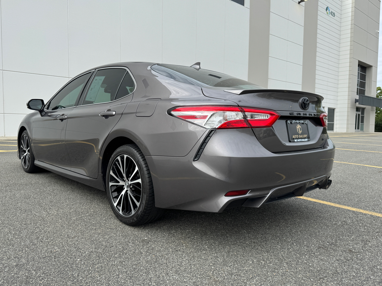 Toyota Camry SE 2020