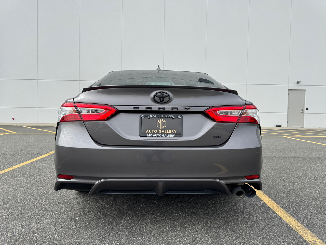 Toyota Camry SE 2020