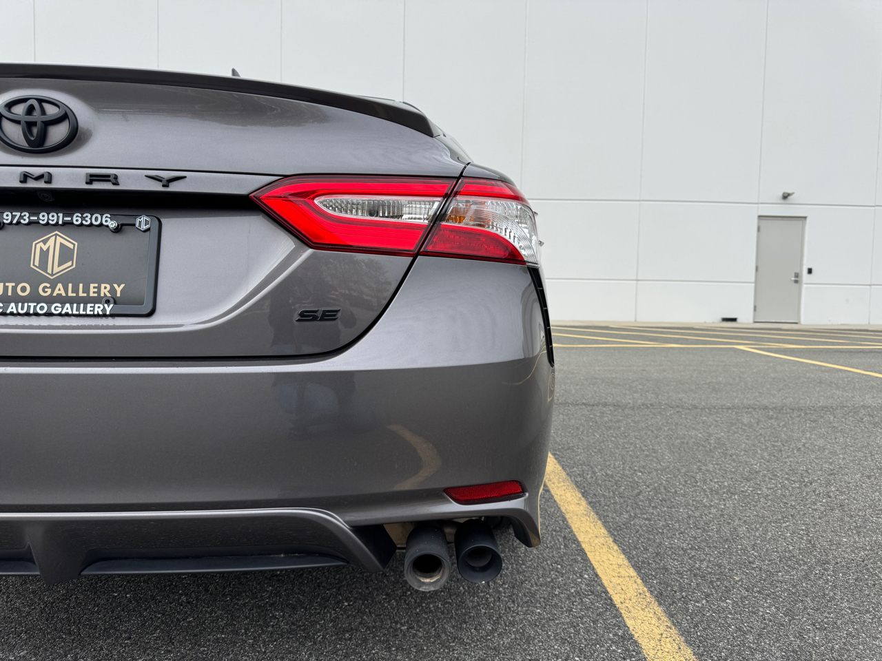 Toyota Camry SE 2020