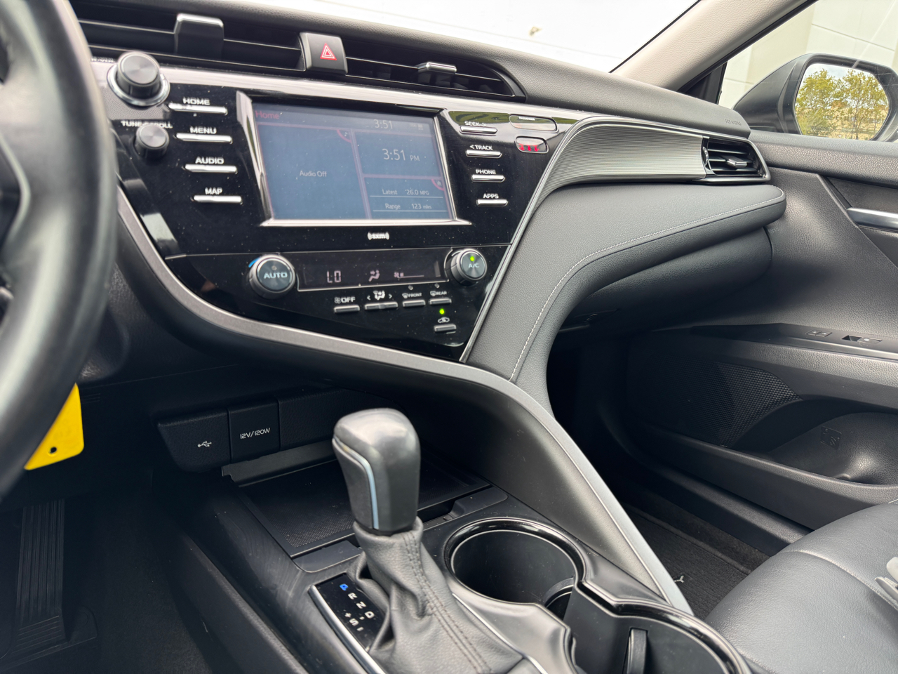 Toyota Camry SE 2020