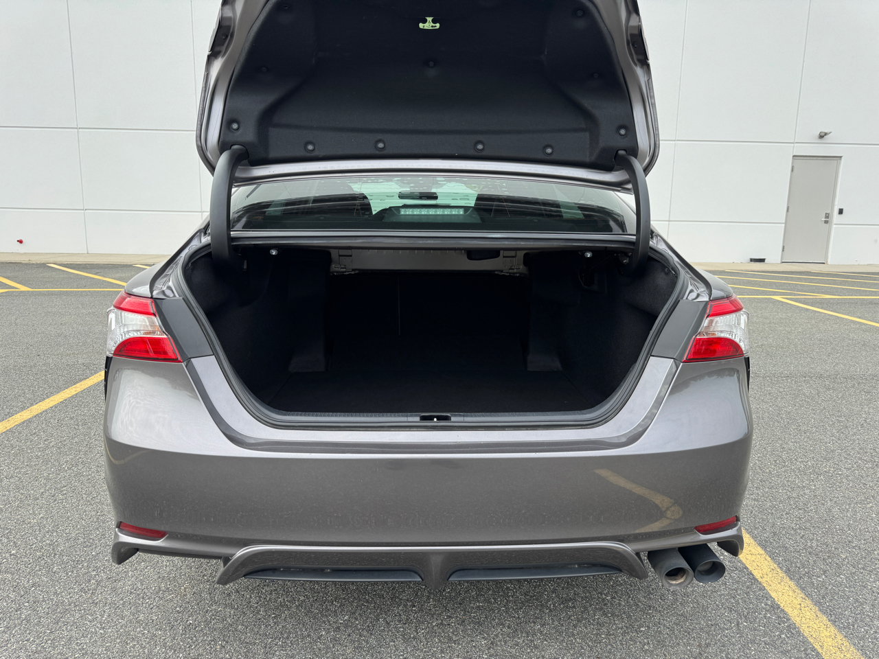 Toyota Camry SE 2020