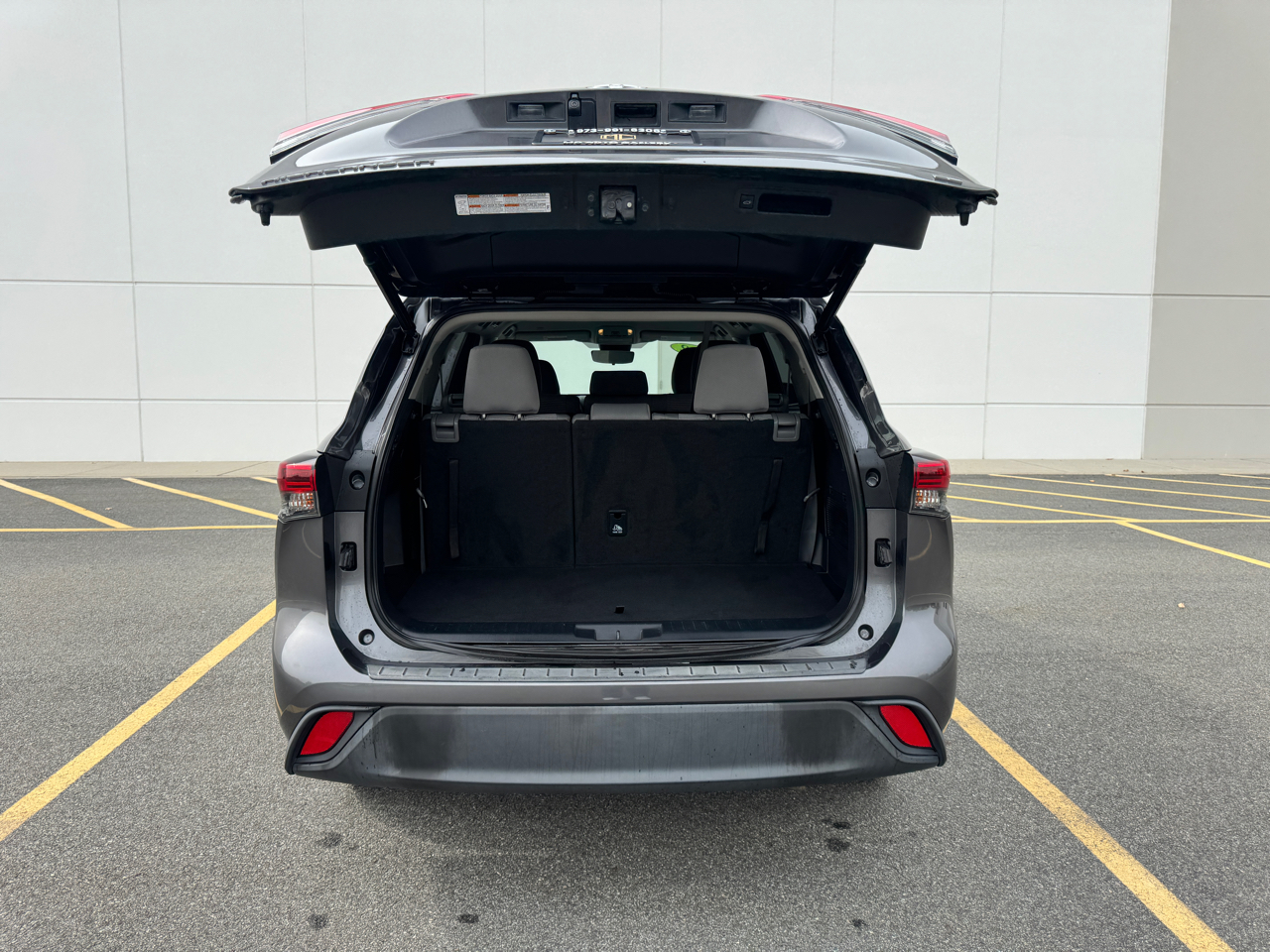 Toyota Highlander LE FWD V6 2022